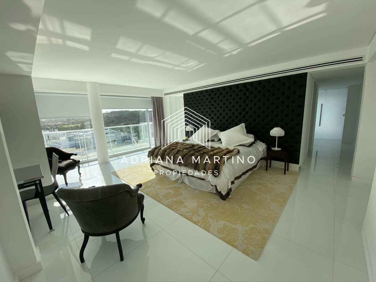 Apartamento ID.37018 - Lujoso Penthouse ubicado frente al mar en la Brava. 