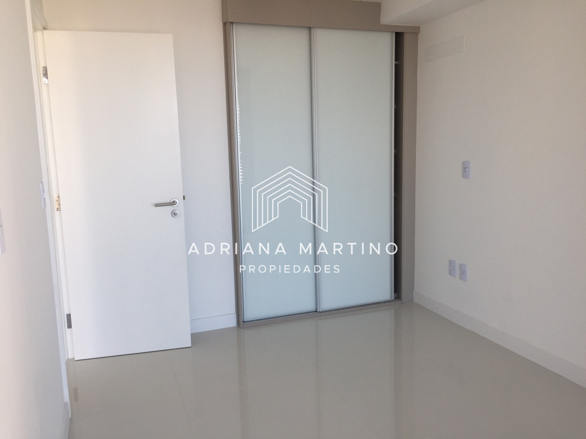 Apartamento ID.36943 - Muy lindo apartamento ubicado Av. Chiverta Punta del Este.