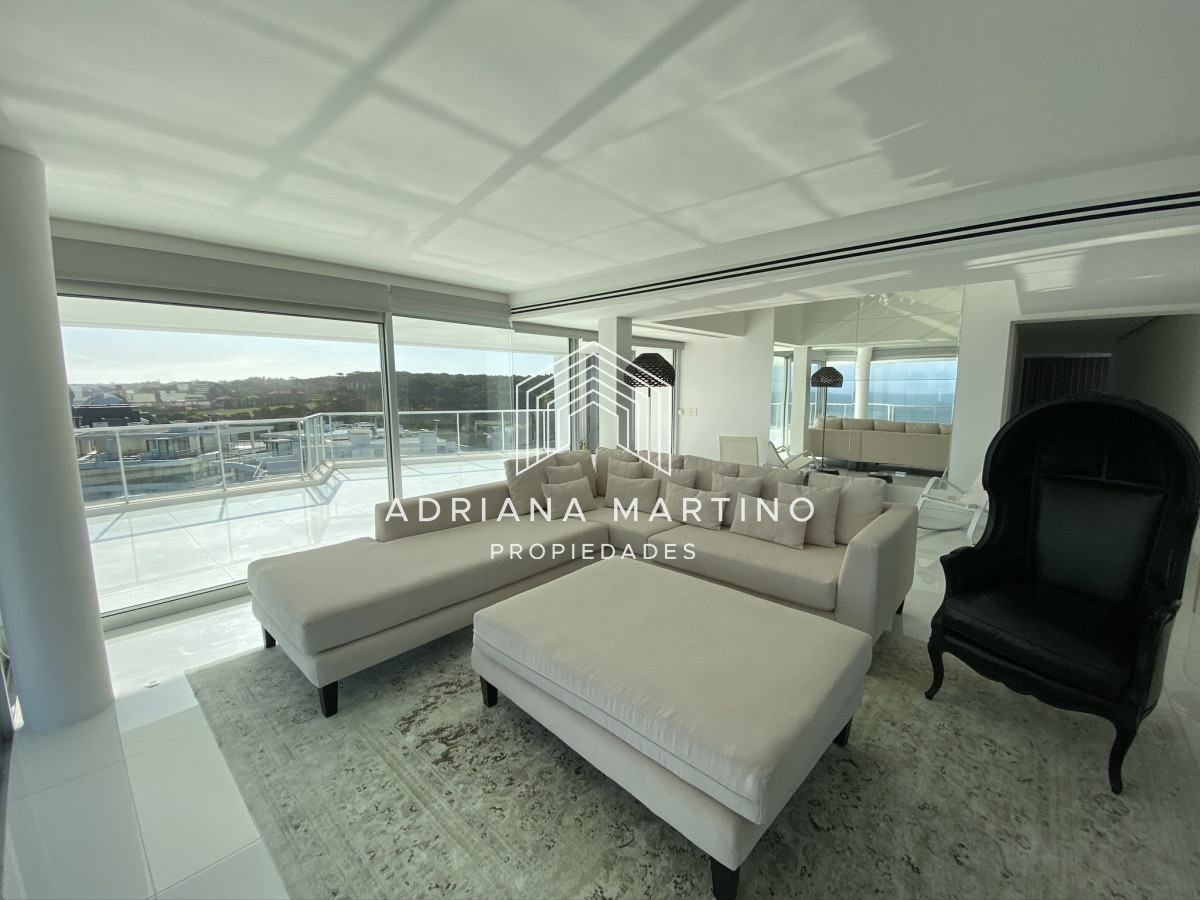 Apartamento ID.37018 - Lujoso Penthouse ubicado frente al mar en la Brava. 