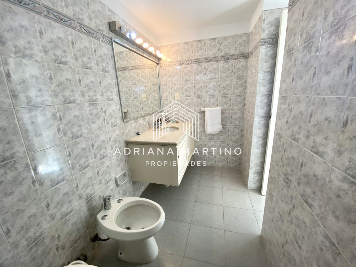 Apartamento ID.70491 - Amplio y luminoso apartamento frente al mar, excelente ubicacion!