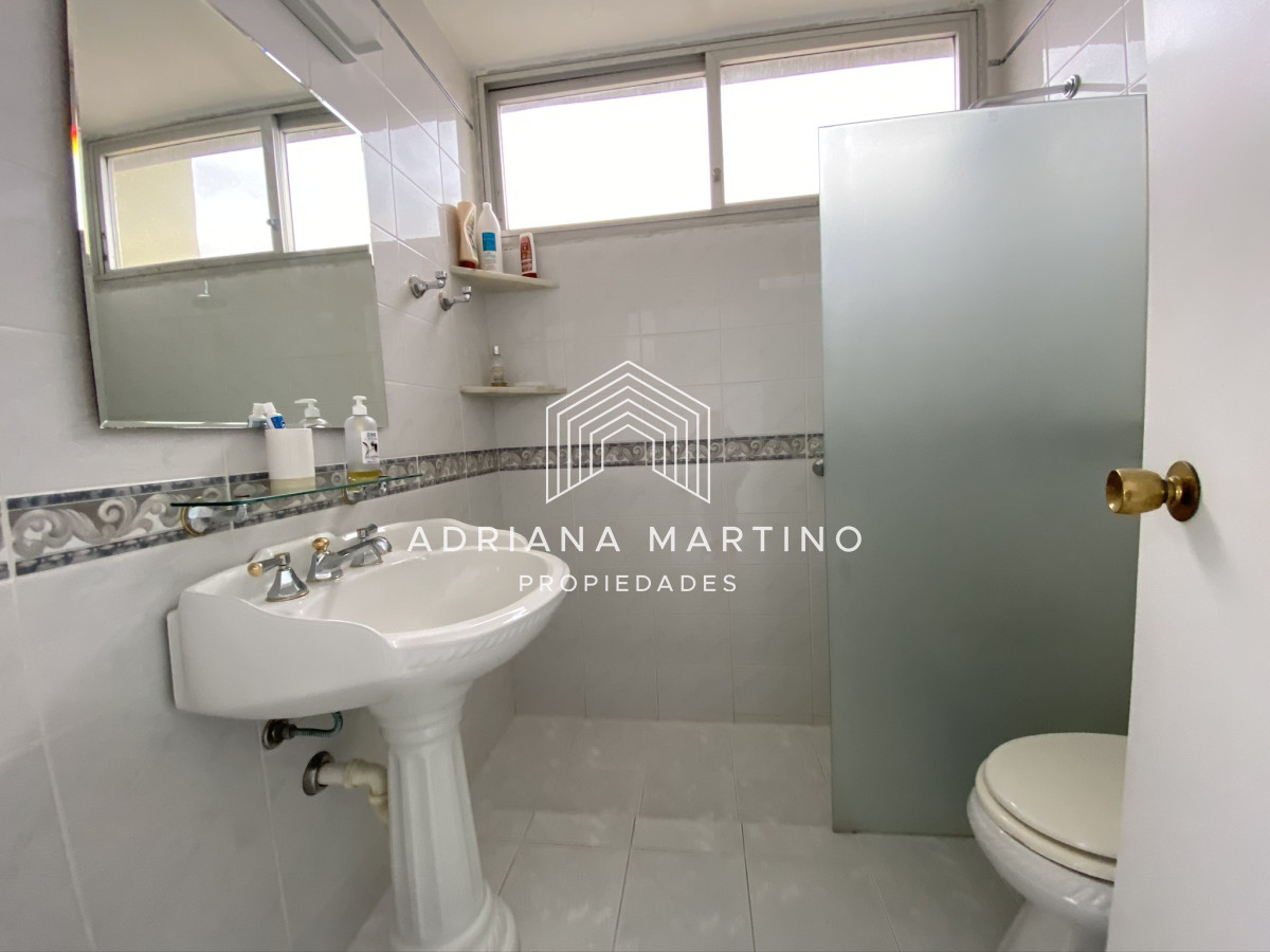 Apartamento ID.37621 - Cómoda planta en primera línea playa brava 