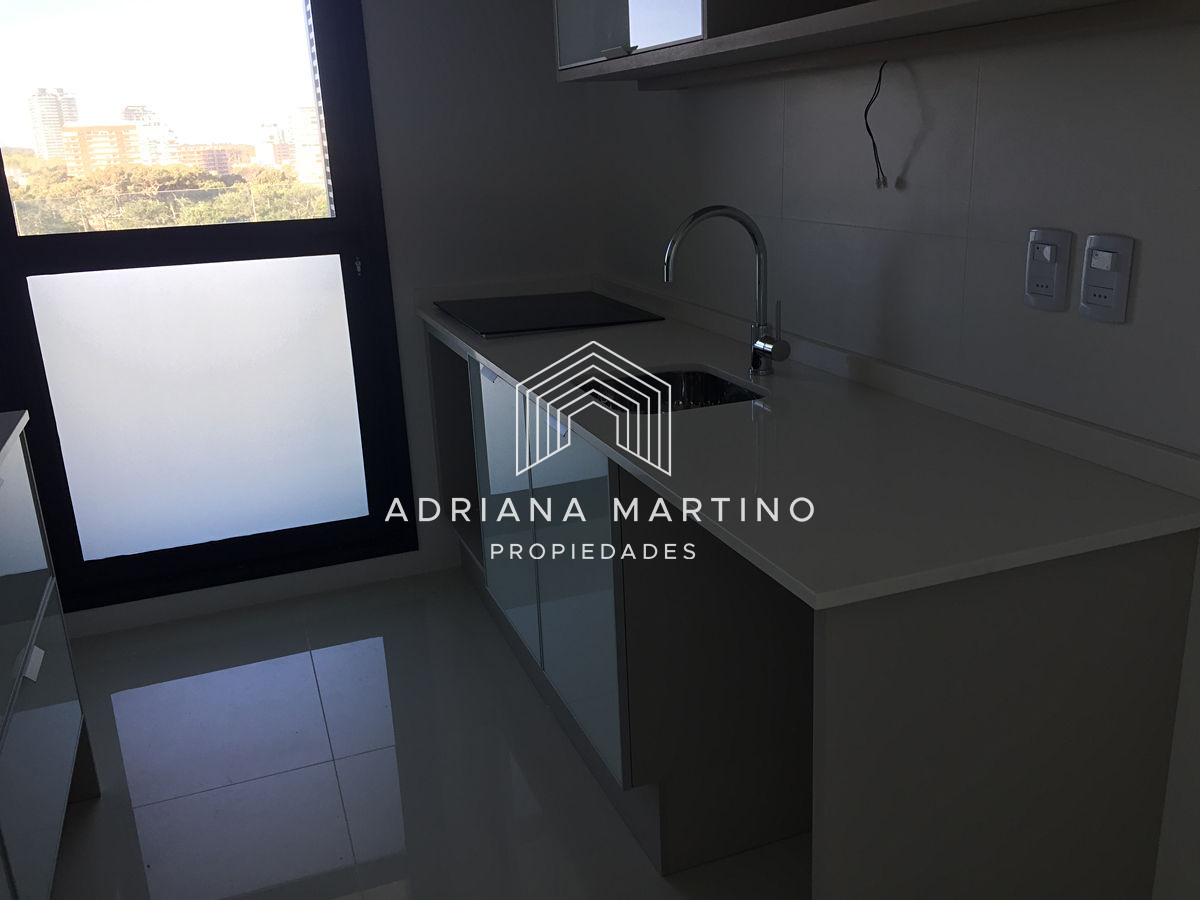 Apartamento ID.36945 - Hermoso apartamento ubicado en avenida Chiverta-Punta del Este.