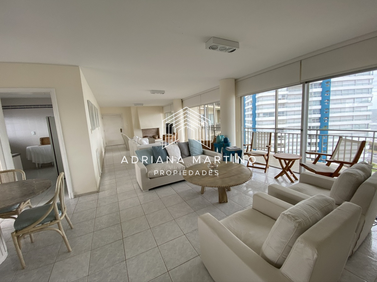 Apartamento ID.37621 - Cómoda planta en primera línea playa brava 