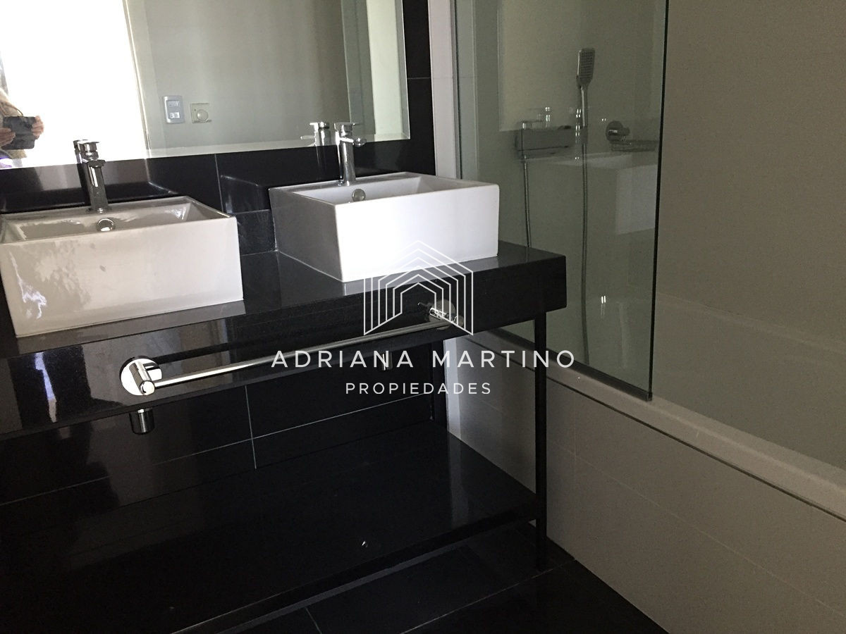 Apartamento ID.36946 - Hermoso apartamento sobre Av. Chiverta Punta del Este.