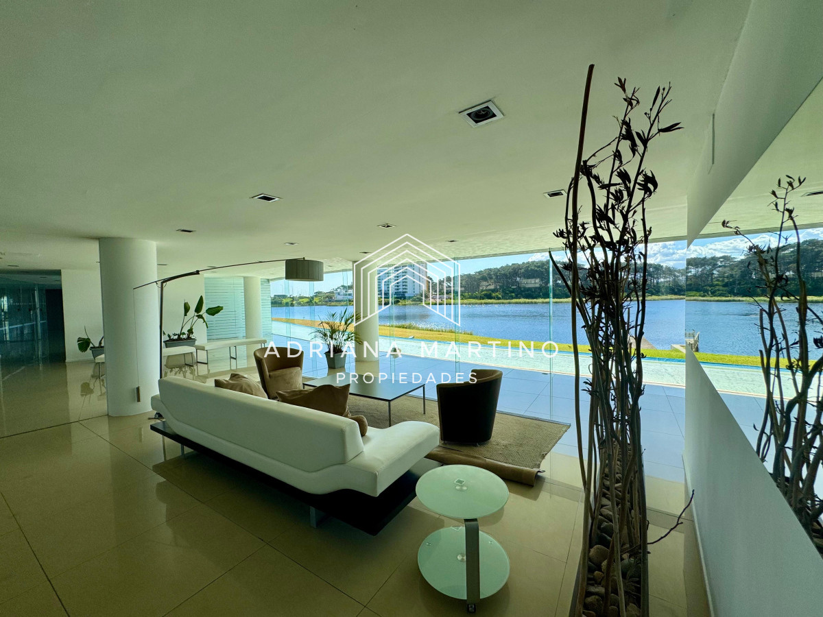 Apartamento ID.67231 - Espectacular Pent House en mansa con vista a la laguna.