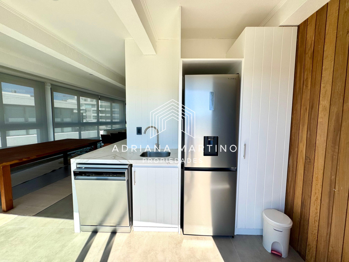 Apartamento ID.71107 - Excelente penthouse duplex en primera línea playa brava 