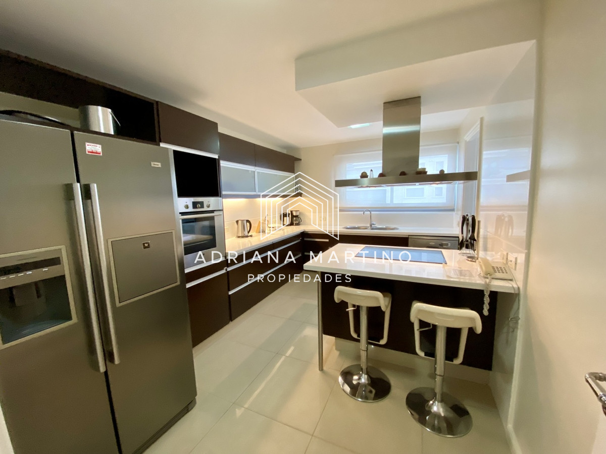 Apartamento ID.69348 - Exelente apartamento de lujo frente al mar en un punto referencial de Punta del Este