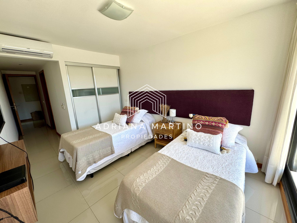 Apartamento ID.71107 - Excelente penthouse duplex en primera línea playa brava 