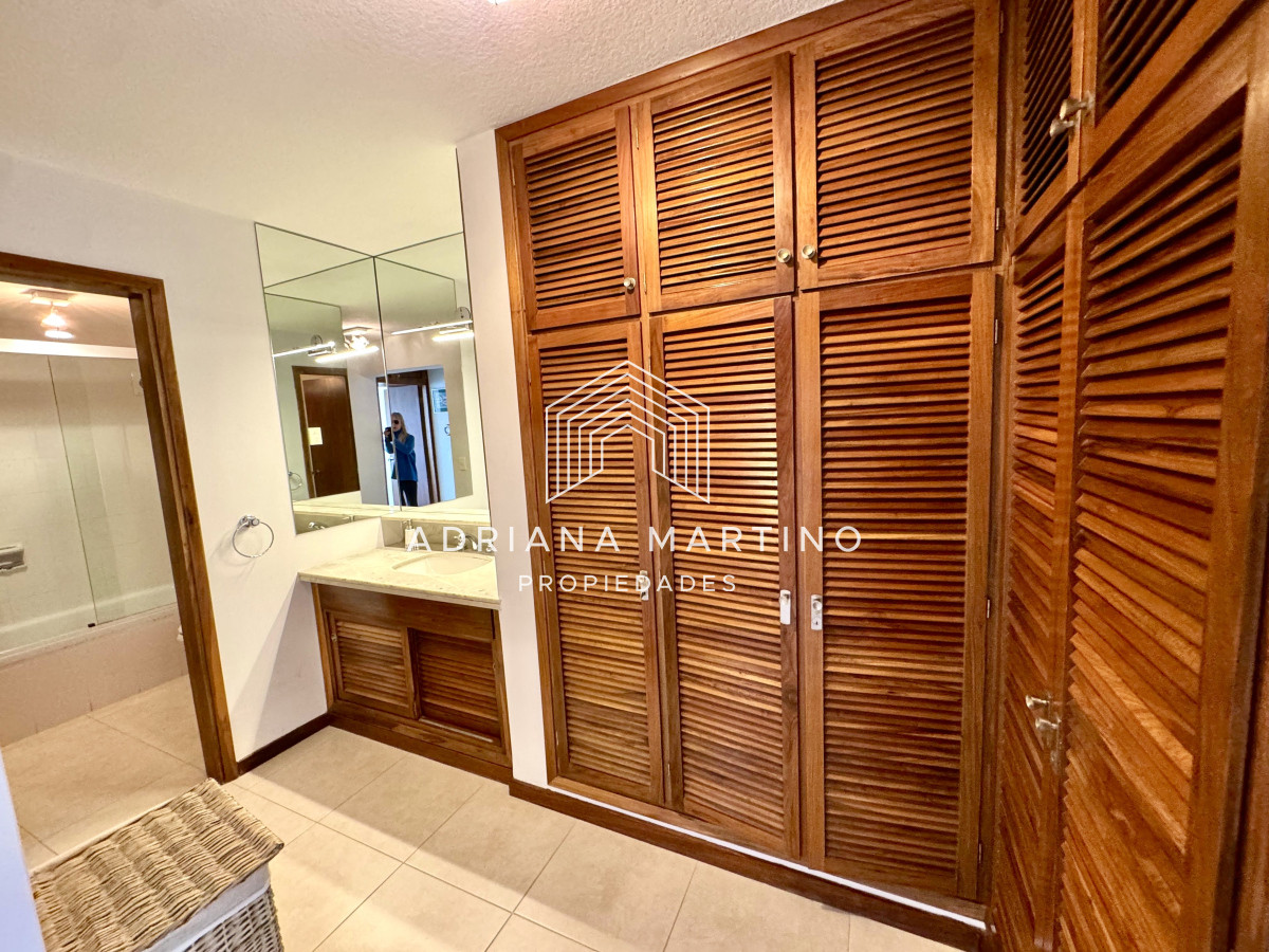 Apartamento ID.71489 - Apartamento en venta – Primera línea Playa Mansa, Punta del Este