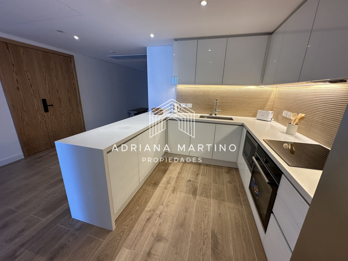 Apartamento ID.70272 - Apartamento de categoría en primera línea brava 