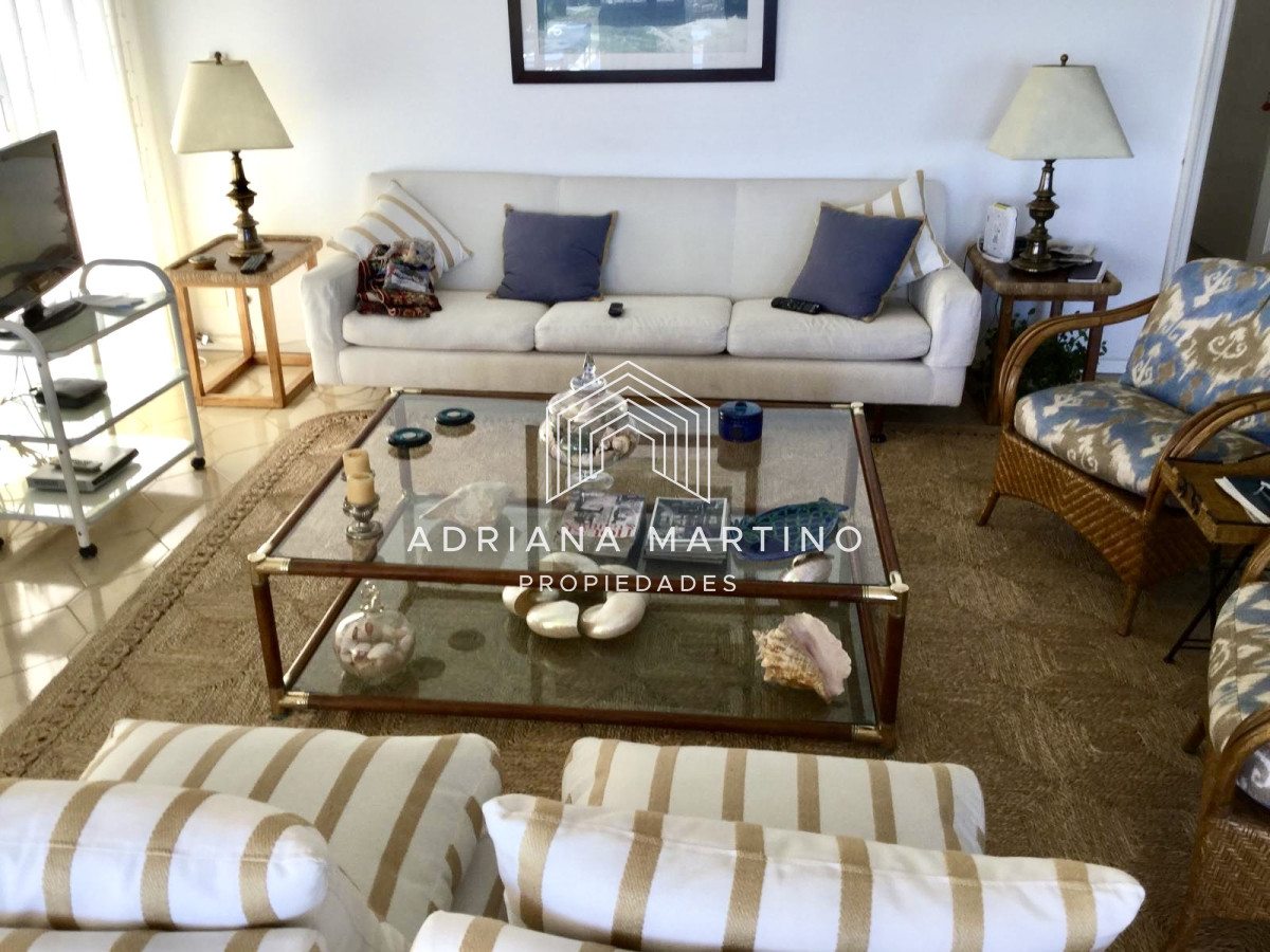 Apartamento ID.37813 - Apartamento en Venta – Primera Línea Playa Mansa, Punta del Este