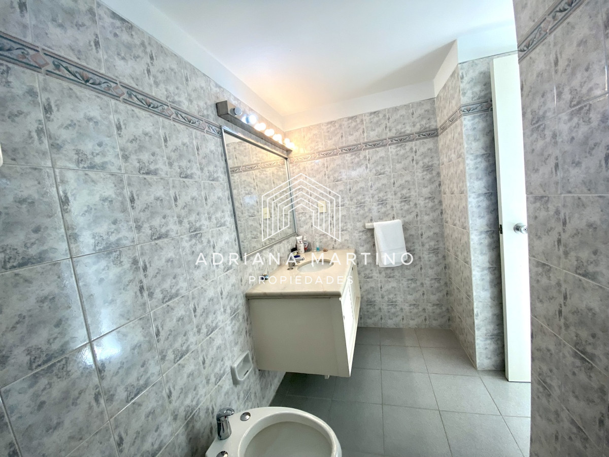 Apartamento ID.70491 - Amplio y luminoso apartamento frente al mar, excelente ubicacion!