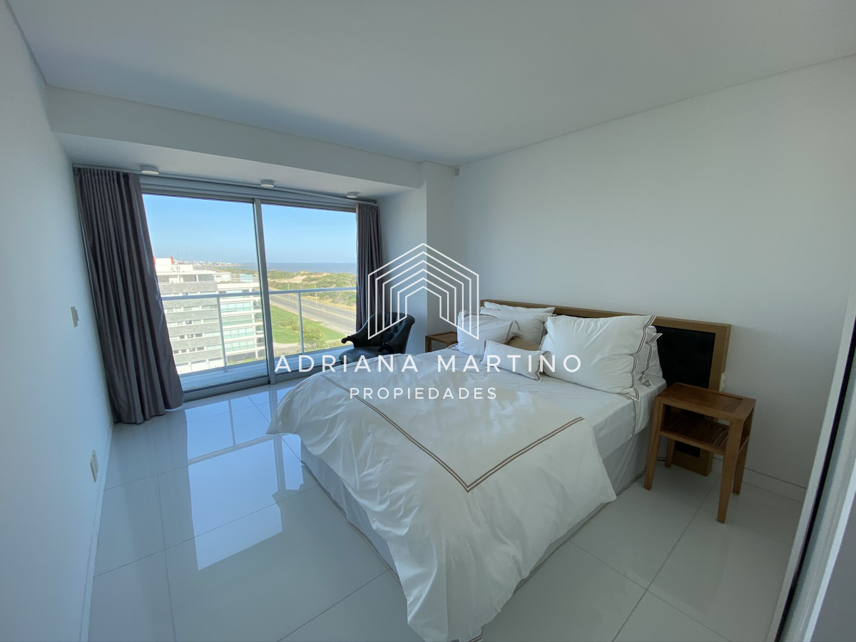 Apartamento ID.37018 - Lujoso Penthouse ubicado frente al mar en la Brava. 