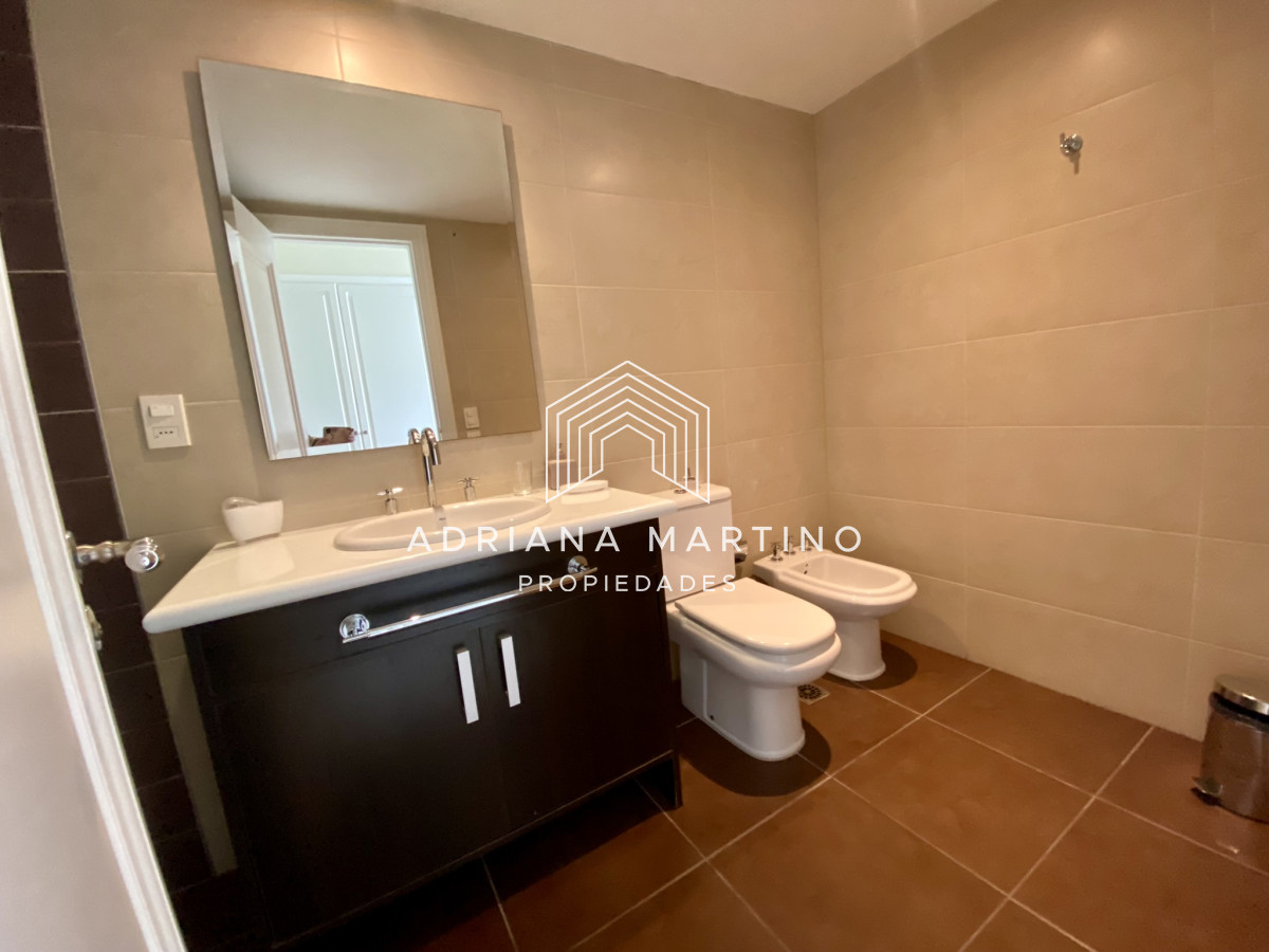 Apartamento ID.67178 - Espectacular apartamento con vista la Brava. Cómodos, amplios e iluminados ambientes. Excelentes servicios.