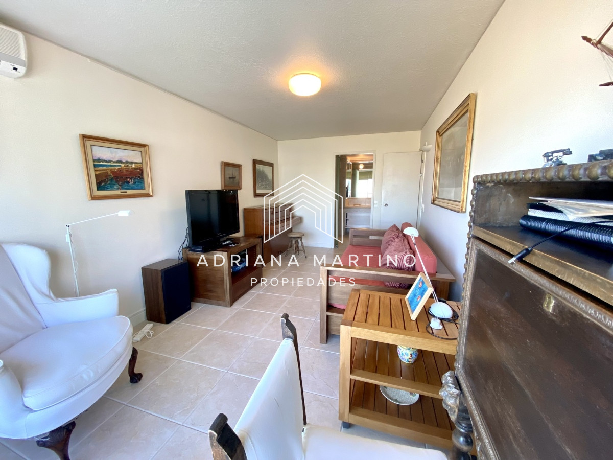 Apartamento ID.70491 - Amplio y luminoso apartamento frente al mar, excelente ubicacion!