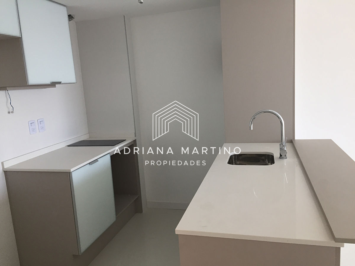 Apartamento ID.36946 - Hermoso apartamento sobre Av. Chiverta Punta del Este.