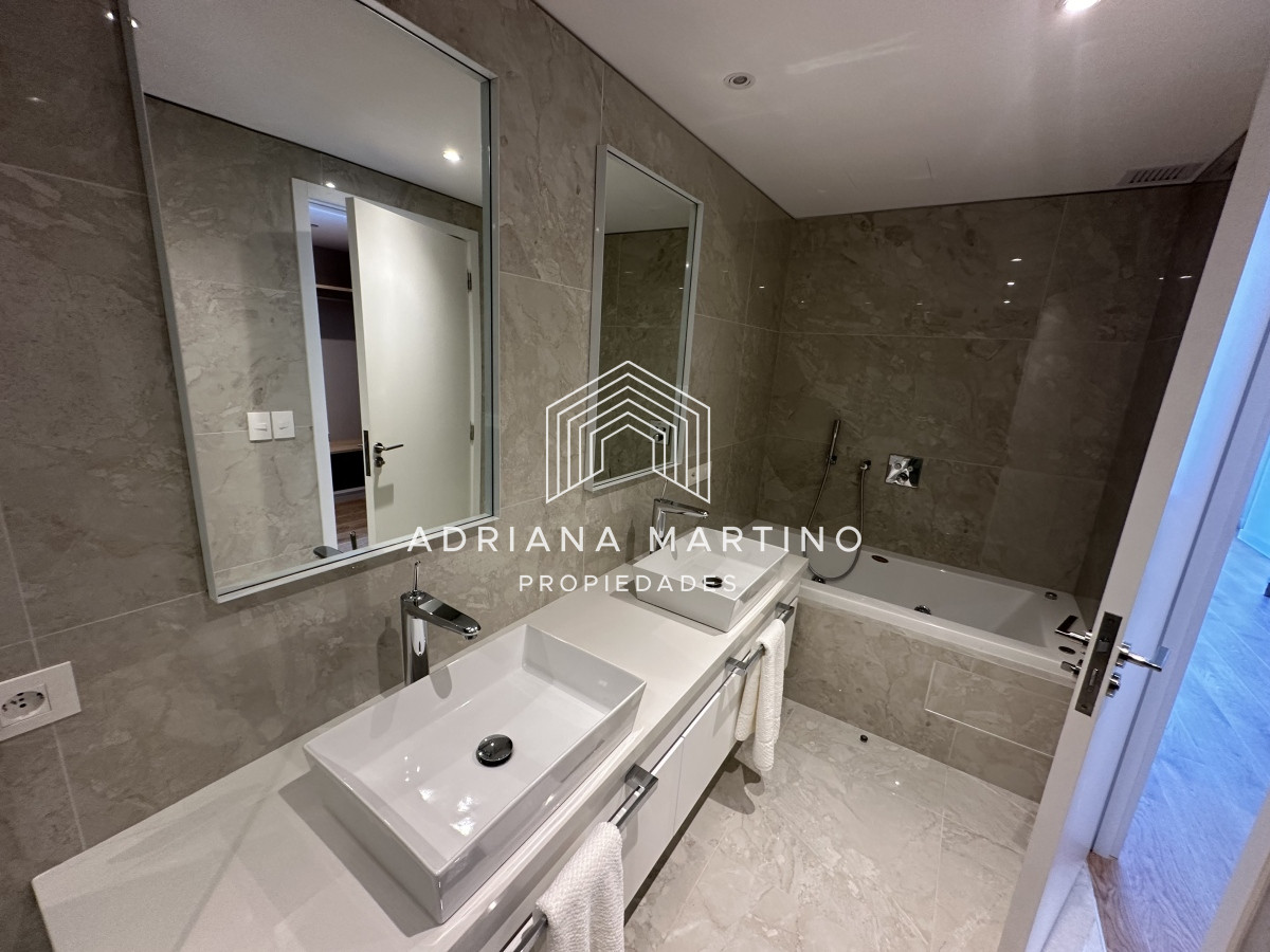 Apartamento ID.70272 - Apartamento de categoría en primera línea brava 