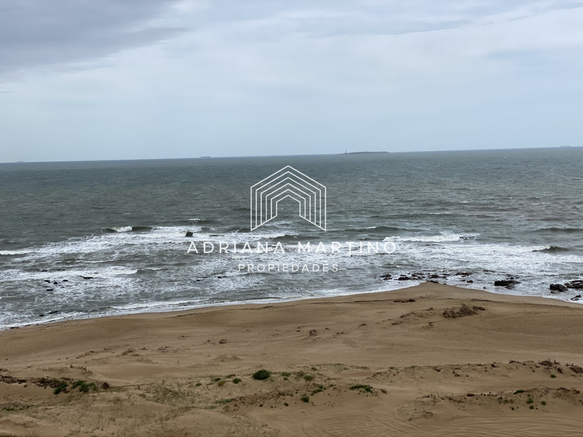 Apartamento ID.37621 - Cómoda planta en primera línea playa brava 