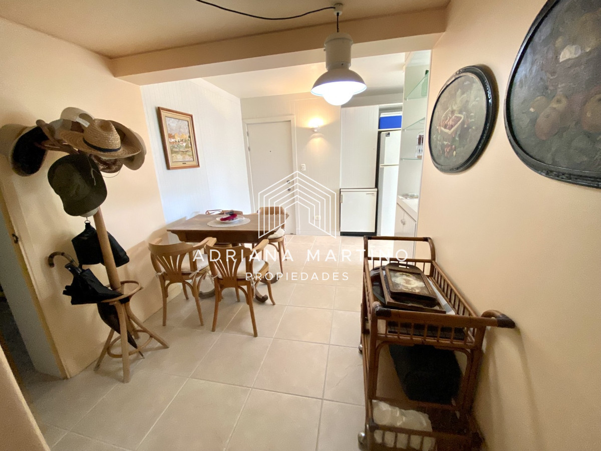 Apartamento ID.70491 - Amplio y luminoso apartamento frente al mar, excelente ubicacion!