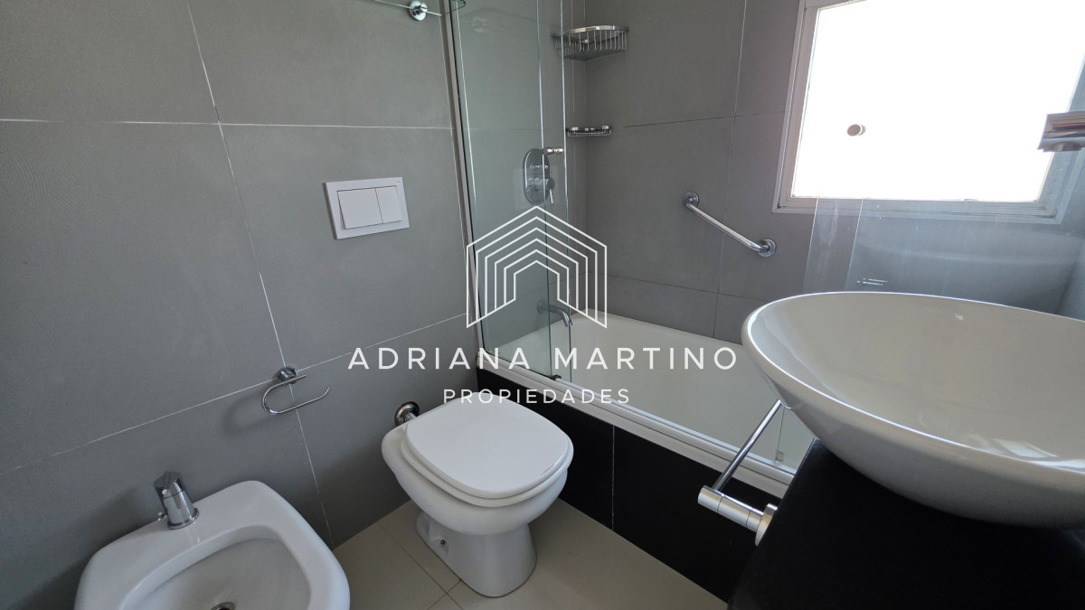 Apartamento ID.71713 - Amplio y luminoso Apto de 3 dormitorios, sobre Roosevelt