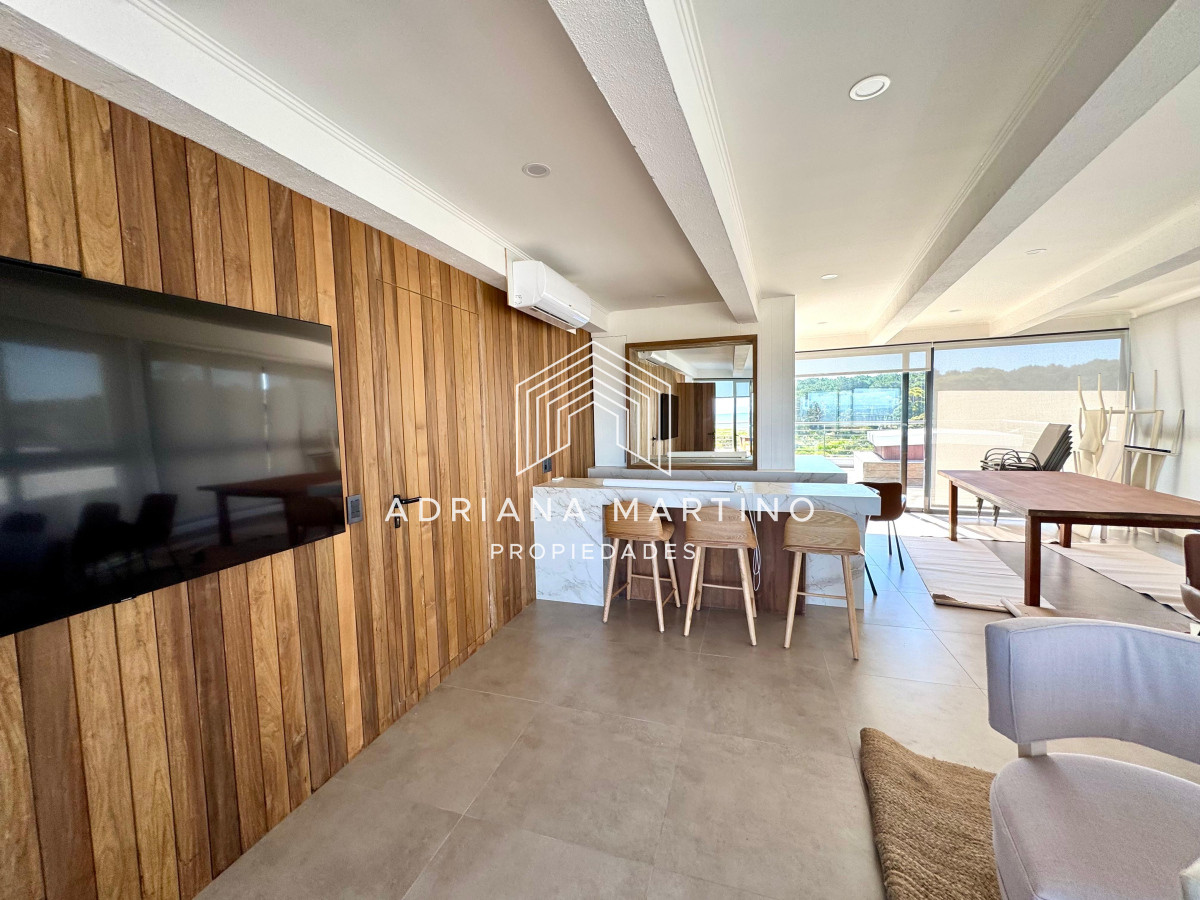 Apartamento ID.71107 - Excelente penthouse duplex en primera línea playa brava 