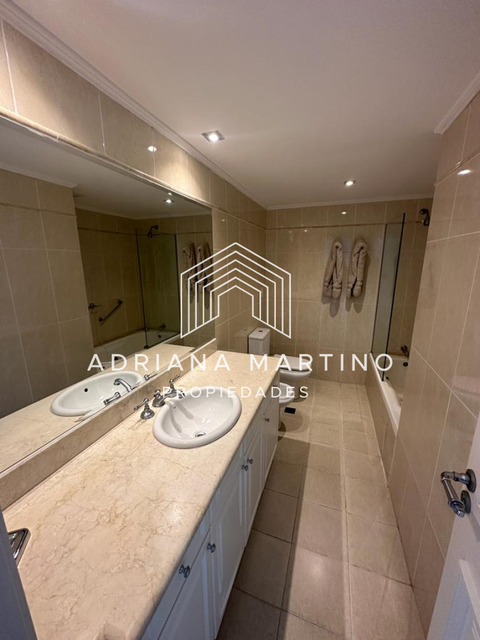 Apartamento ID.69357 - Hermoso y amplio apartamento en playa Mansa, Punta del Este!
