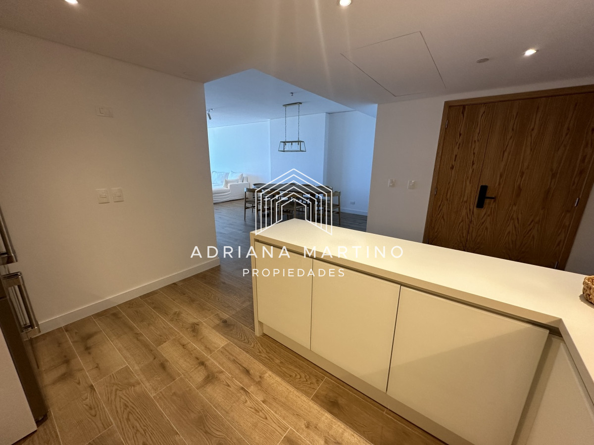 Apartamento ID.70272 - Apartamento de categoría en primera línea brava 