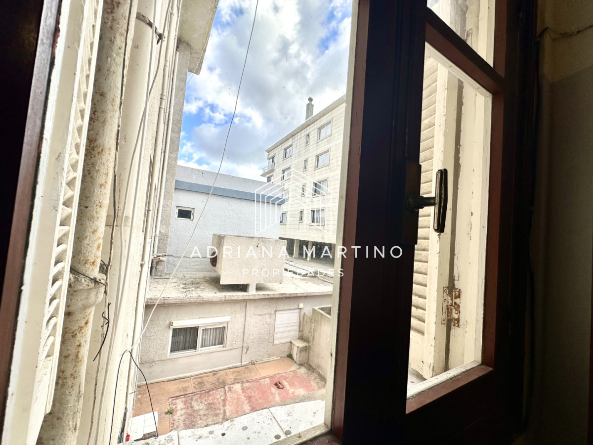 Apartamento ID.71592 - Apartamento en venta en pleno centro de Piriápolis, a pasos de la playa y de todos los servicios.