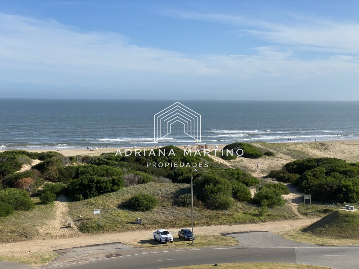 Apartamento ID.37018 - Lujoso Penthouse ubicado frente al mar en la Brava. 