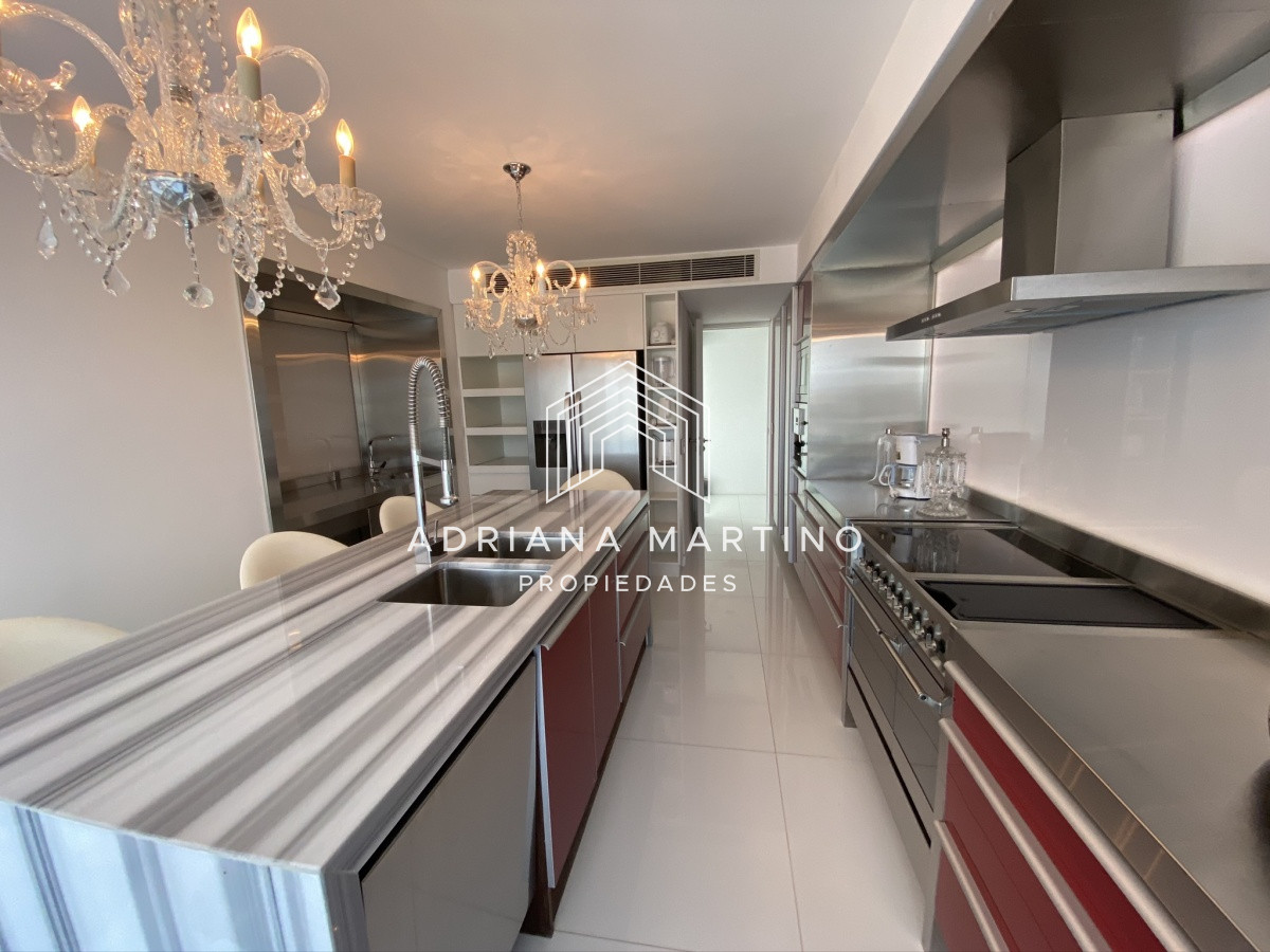 Apartamento ID.37018 - Lujoso Penthouse ubicado frente al mar en la Brava. 