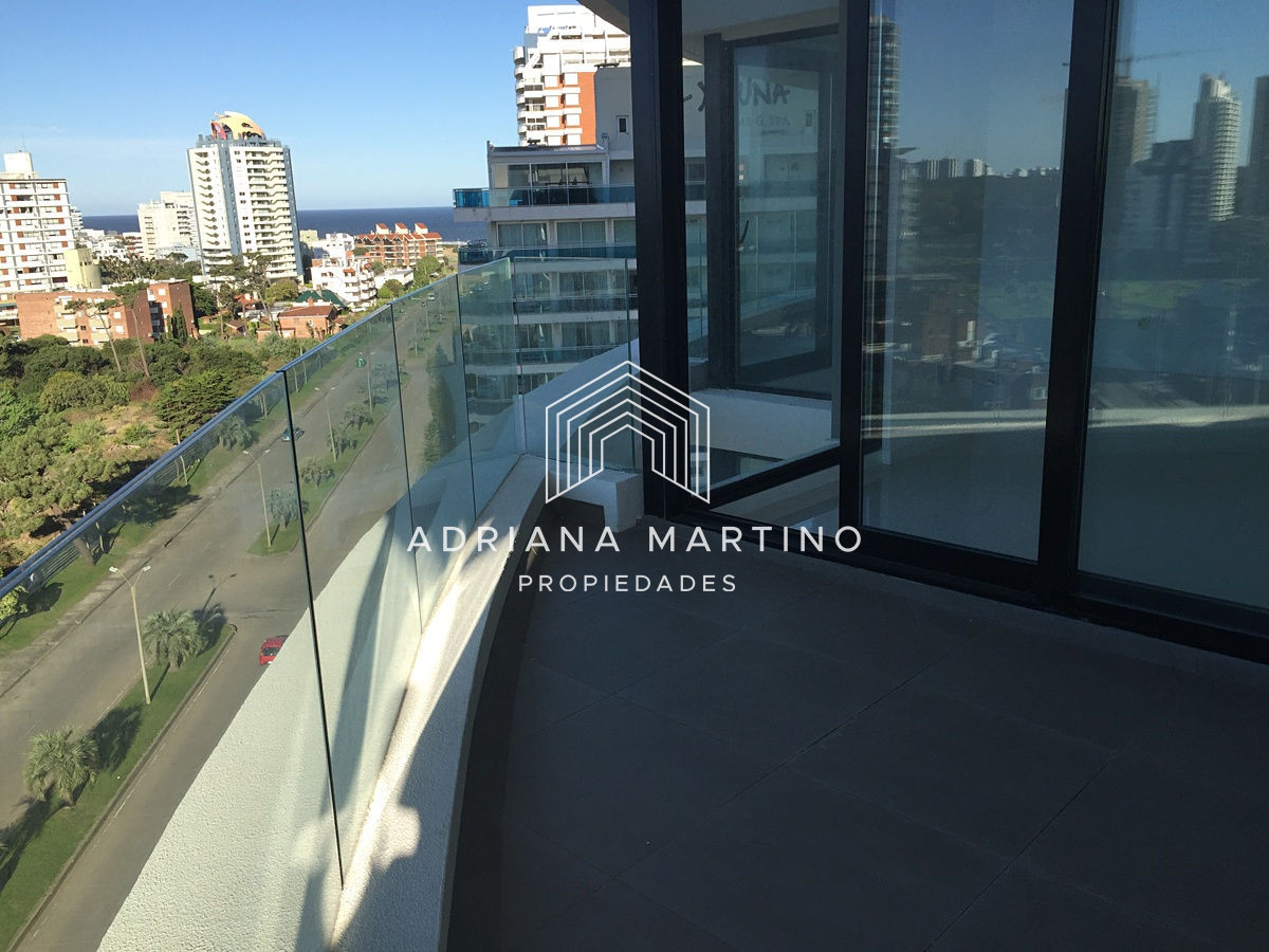 Apartamento ID.36945 - Hermoso apartamento ubicado en avenida Chiverta-Punta del Este.