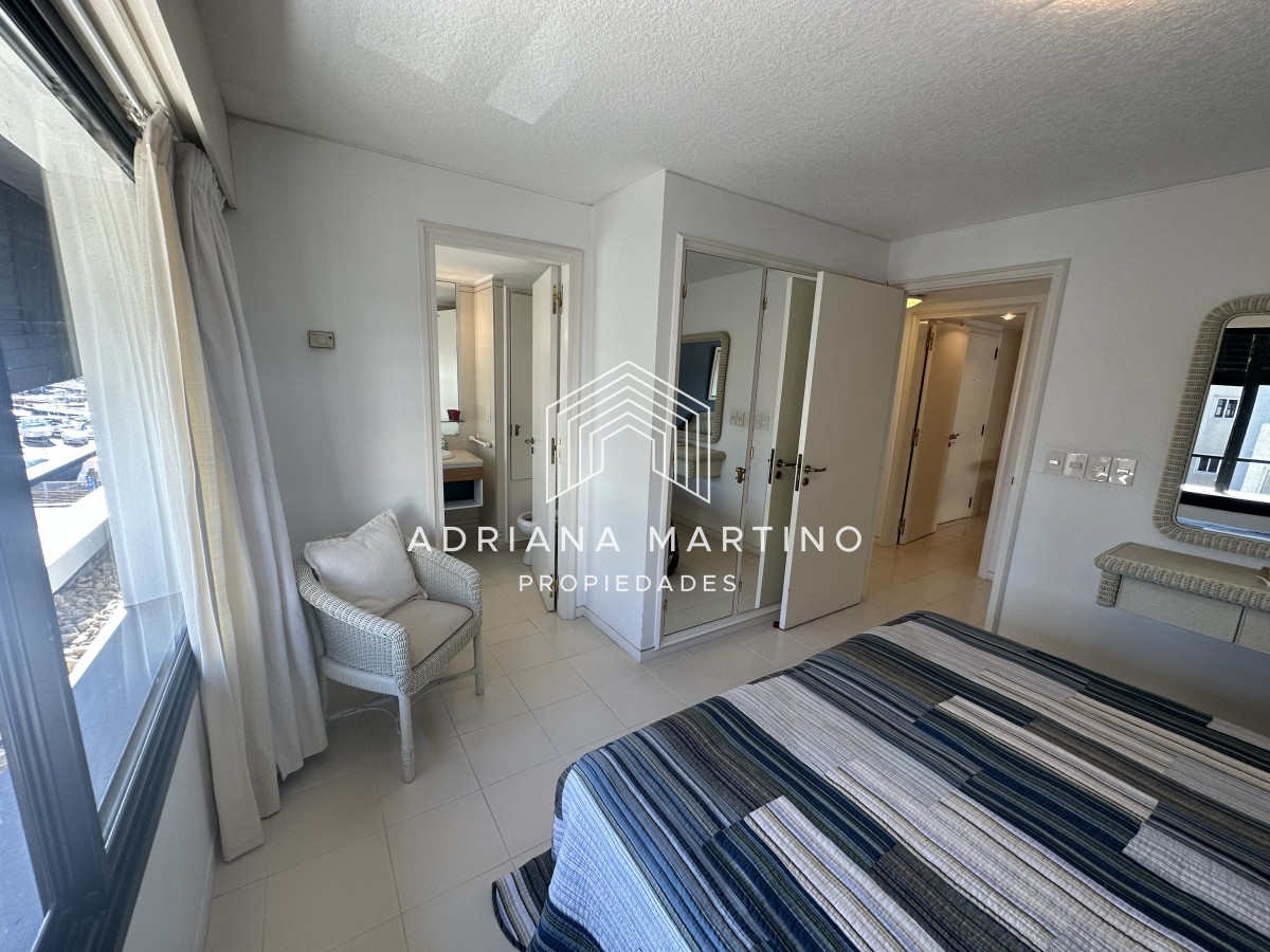 Apartamento ID.70421 - Hermosa y amplia unidad de lujo en el Puerto de Punta del Este
