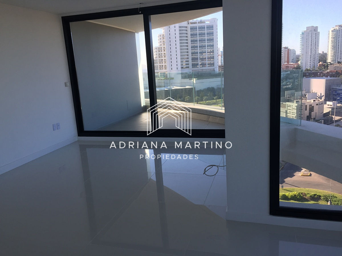 Apartamento ID.36945 - Hermoso apartamento ubicado en avenida Chiverta-Punta del Este.