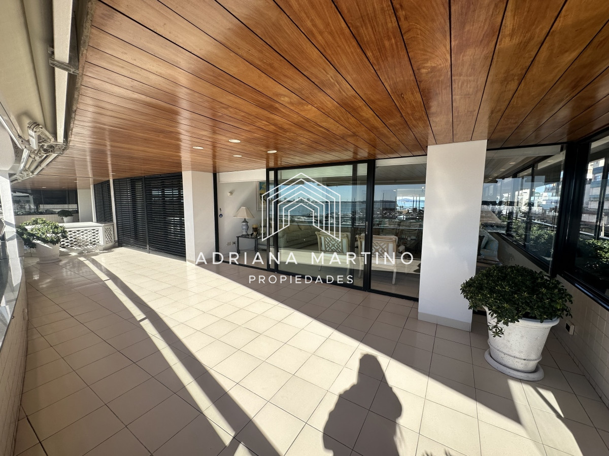 Apartamento ID.70421 - Hermosa y amplia unidad de lujo en el Puerto de Punta del Este