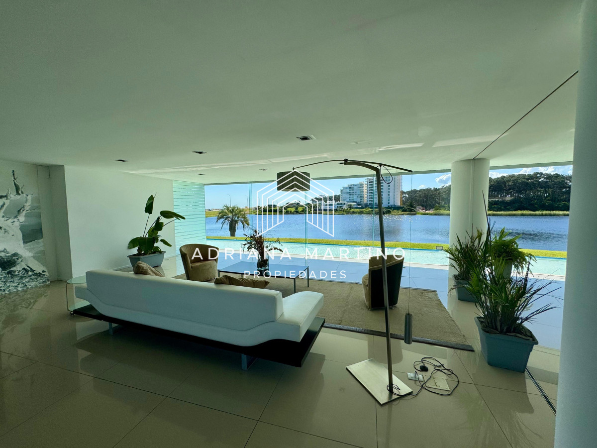 Apartamento ID.67231 - Espectacular Pent House en mansa con vista a la laguna.