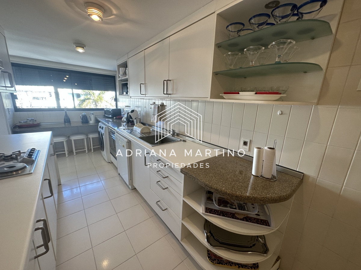 Apartamento ID.70421 - Hermosa y amplia unidad de lujo en el Puerto de Punta del Este