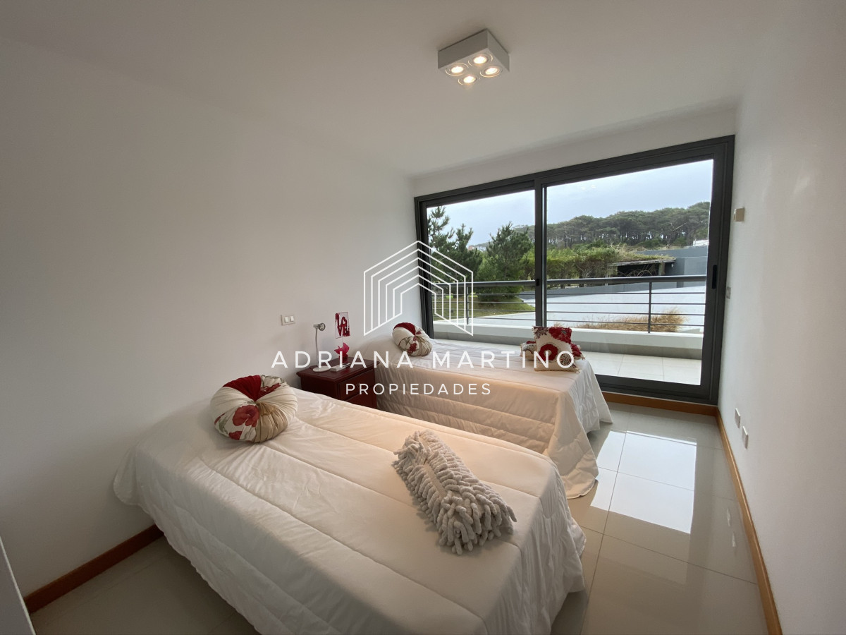 Apartamento ID.69193 - Amplio apartamento de categoria en primera linea a playa brava