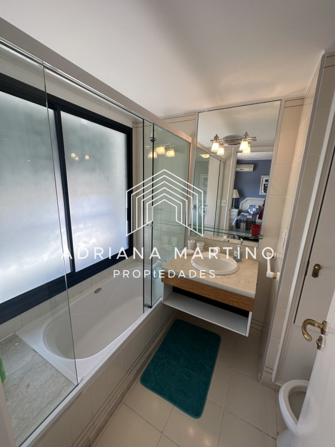 Apartamento ID.70421 - Hermosa y amplia unidad de lujo en el Puerto de Punta del Este