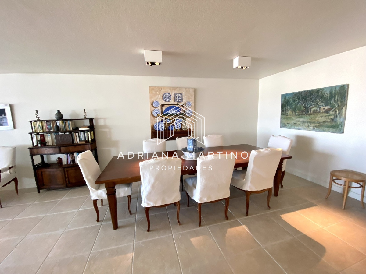 Apartamento ID.70491 - Amplio y luminoso apartamento frente al mar, excelente ubicacion!