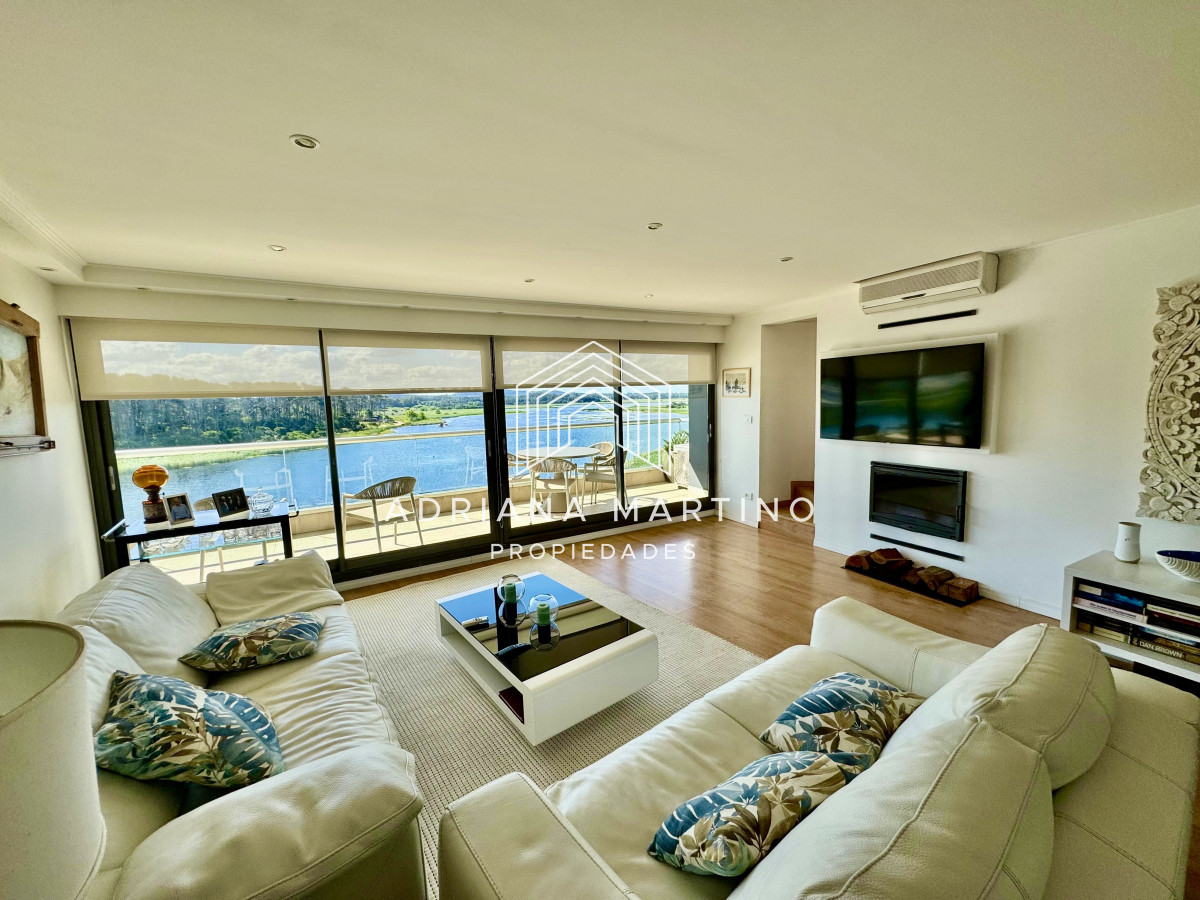 Apartamento ID.67231 - Espectacular Pent House en mansa con vista a la laguna.