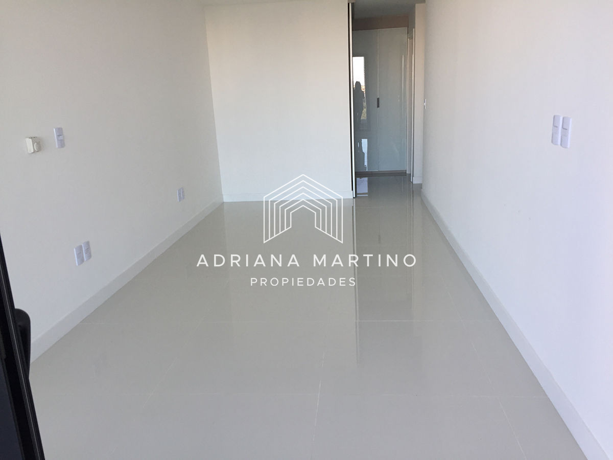 Apartamento ID.36945 - Hermoso apartamento ubicado en avenida Chiverta-Punta del Este.