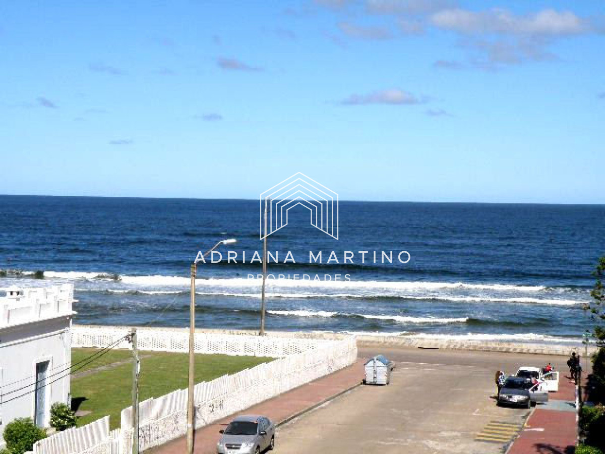 Apartamento ID.32872 - Apartamento ubicado en península de Punta del Este a pasos de mar. 