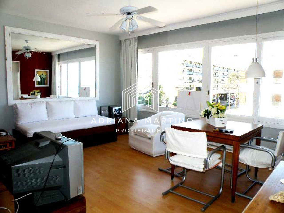 Apartamento ID.32872 - Apartamento ubicado en península de Punta del Este a pasos de mar. 