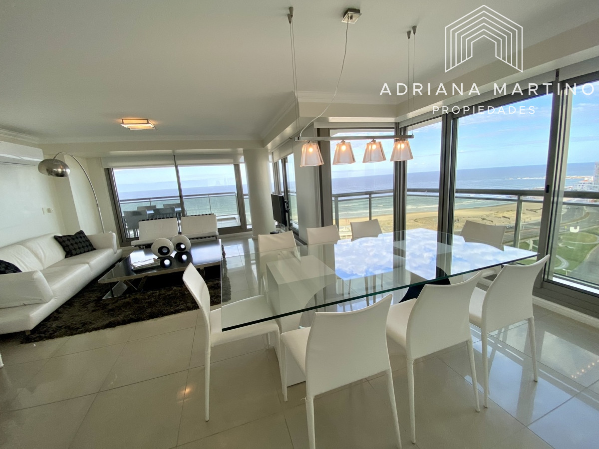 Exelente apartamento de lujo frente al mar en un punto referencial de Punta del Este