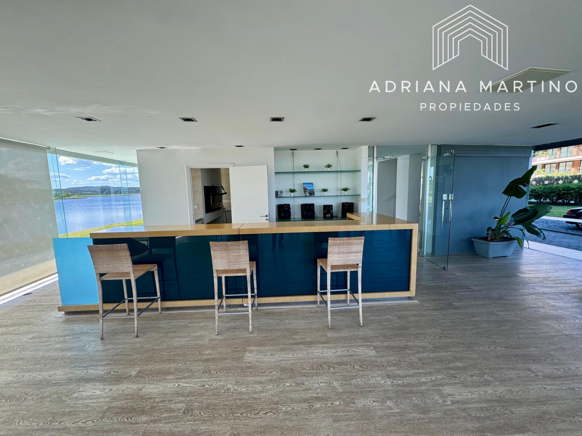 Apartamento ID.67231 - Espectacular Pent House en mansa con vista a la laguna.