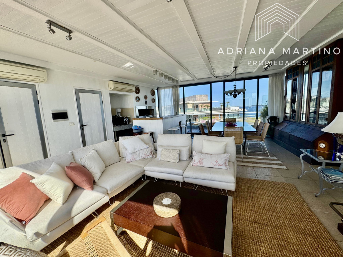 Apartamento ID.67231 - Espectacular Pent House en mansa con vista a la laguna.