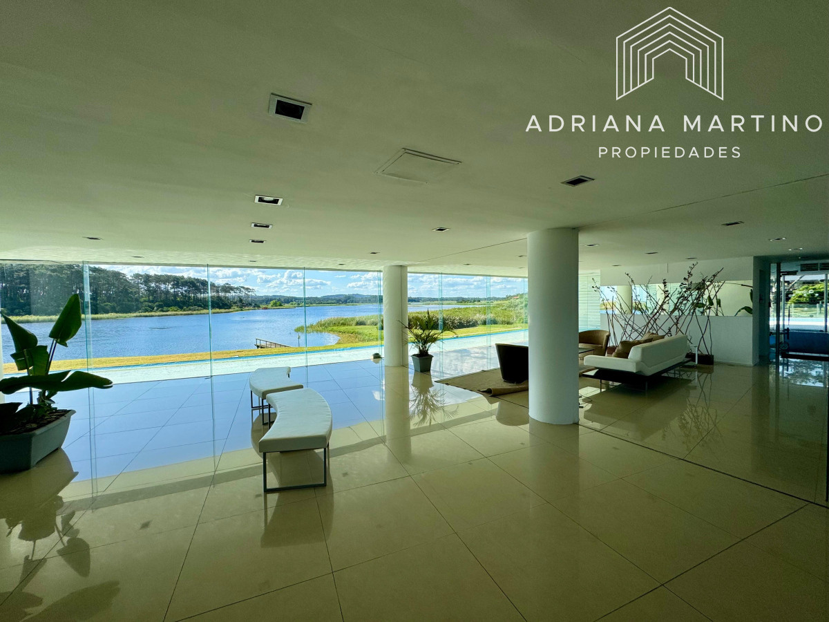 Apartamento ID.67231 - Espectacular Pent House en mansa con vista a la laguna.