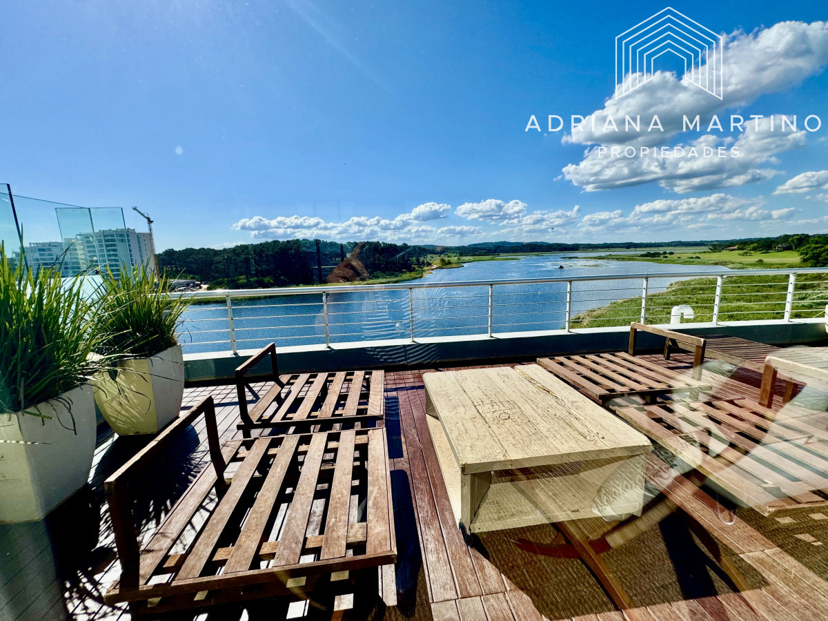 Apartamento ID.67231 - Espectacular Pent House en mansa con vista a la laguna.