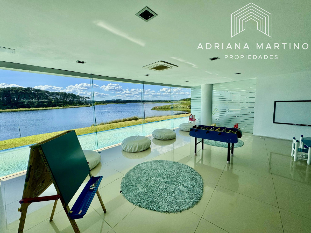 Apartamento ID.67231 - Espectacular Pent House en mansa con vista a la laguna.