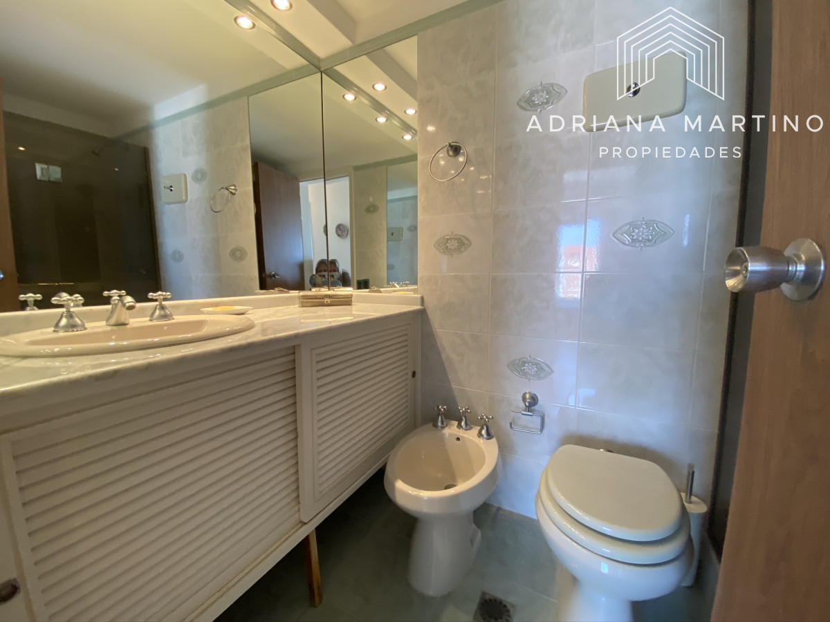Apartamento ID.37016 - Hermoso y muy confortable apartamento en península con excelente vista al mar.